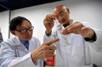 讓科技改變生活 用知識保護人類 新能源研發(fā)專家湯先耕與田偉的探索之路